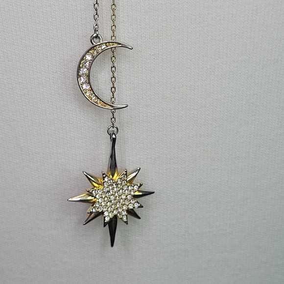 Vince Camuto - Picture 2 of 5